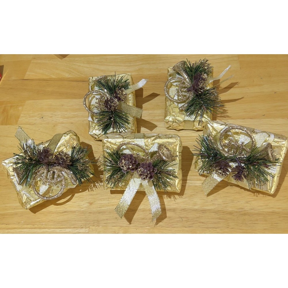VTG Holiday Time Lot of 5 Christmas Presents Clip‎ on Decor Horn New Preowned